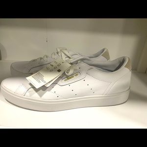 Adidas NWT women’s 9.5 shoes